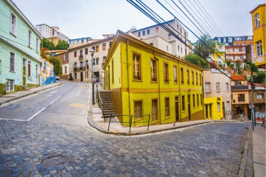 From Santiago: Highlights of Valparaiso and Viña del Mar - Cerro Concepción: Where the Guided Tour Helps You See the City