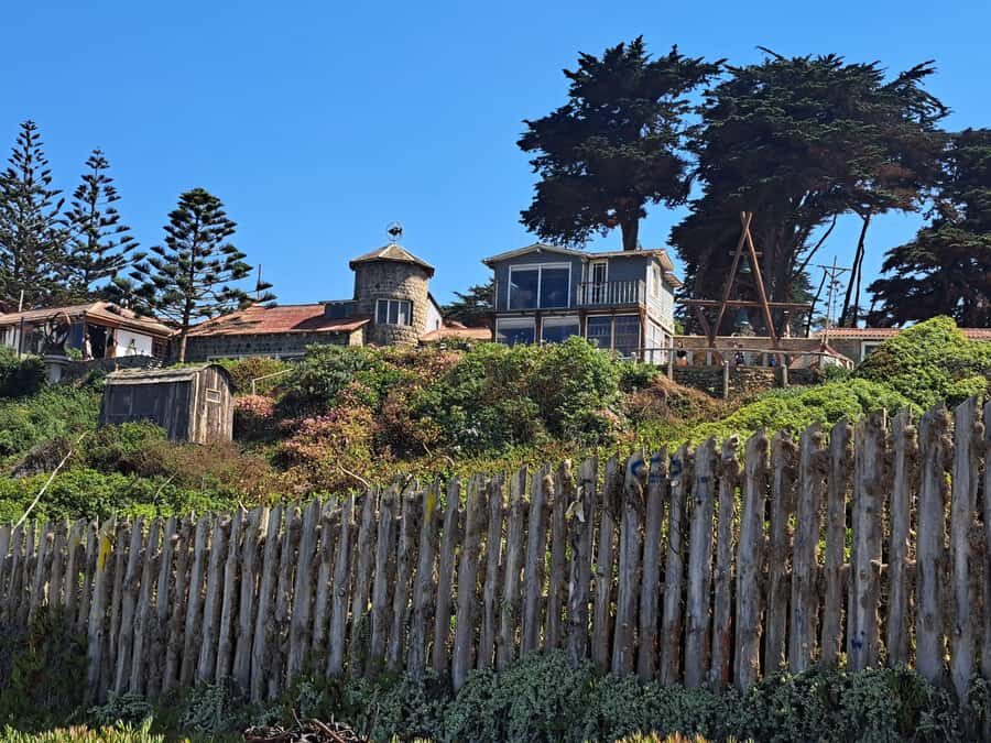 From Santiago: Isla Negra, Pablo Neruda Museum & Winery Tour - What you get for $230: value check for an 8-hour private day