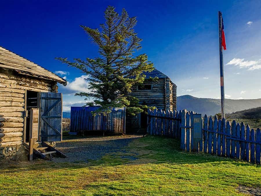 Punta Arenas: Fort Bulnes Historical Tour - Pickup, van ride, and how the guide sets up the Strait of Magellan