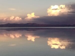 San Pedro de Atacama: 3 D. Tour Uyuni and Back to San Pedro - Rocks of Dali, Hot Springs, Geysers, and the Lagoon Day That Changes Colors