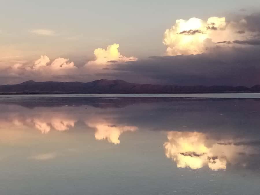 San Pedro de Atacama: 3 D. Tour Uyuni and Back to San Pedro - Rocks of Dali, Hot Springs, Geysers, and the Lagoon Day That Changes Colors