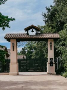 Santiago: Concha y Toro with transfer, tasting & gift cup - Getting to the winery: pickup zones and the 5-minute reality