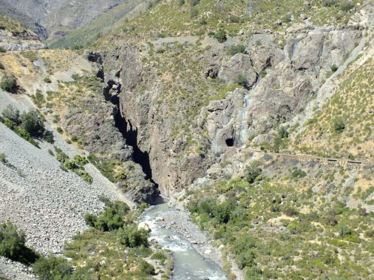 Santiago: Inca Lagoon and Vineyard Visit with Wine Tasting - Caracoles Highway hairpins: the scenic drive you’ll be glad you didn’t self-drive