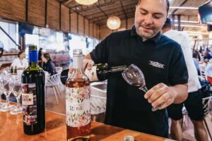 Santiago: Vina Del Mar, Valparaiso, Casablanca & Reñaca Tour - Casablanca wine valley stop: what to expect from the tasting flow