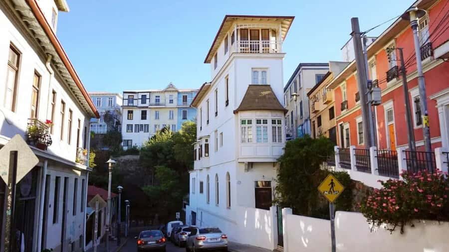 Valparaíso: Private Full Day Sightseeing Tour - Getting There Smoothly from Santiago Before the First View