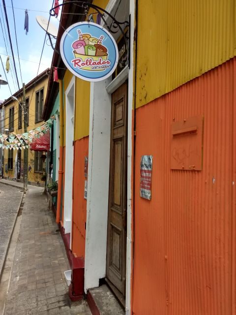 Valparaiso: Street Art, Funiculars and Port City Tour - Cerro Concepción and Cerro Alegre passages: where the street art gets explained