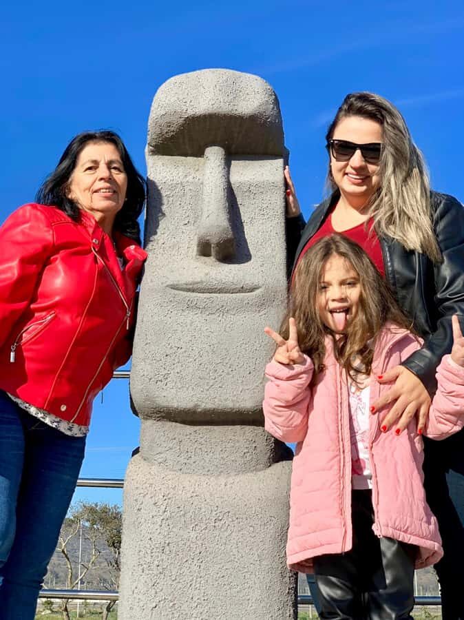 Valparaíso y Viña del Mar full day - Viña del Mar arrival: Flower Clock and Moai for clean photo wins